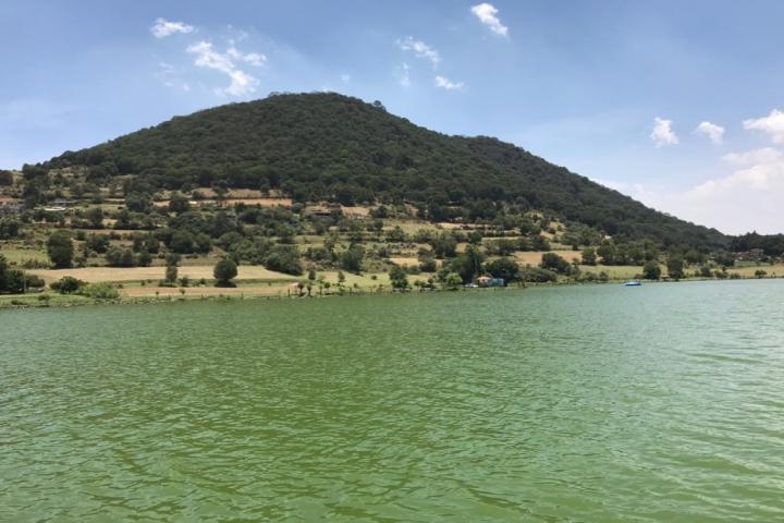 Laguna San Miguel Almaya